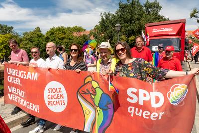 Reportage 09.08.2025 Die Demo zum CSD in N?rnberg am Samstag durch die N?rnberger Innenstadt mit rund 20 000 Besucher, Motto: Nie mehr still!, super Wetter, super Stimmung, alles friedlich-stock-foto