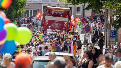 Reportage 09.08.2025 Die Demo zum CSD in N?rnberg am Samstag durch die N?rnberger Innenstadt mit rund 20 000 Besucher, Motto: Nie mehr still!, super Wetter, super Stimmung, alles friedlich-stock-foto