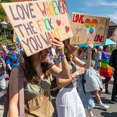 Reportage 09.08.2025 Die Demo zum CSD in N?rnberg am Samstag durch die N?rnberger Innenstadt mit rund 20 000 Besucher, Motto: Nie mehr still!, super Wetter, super Stimmung, alles friedlich-stock-foto