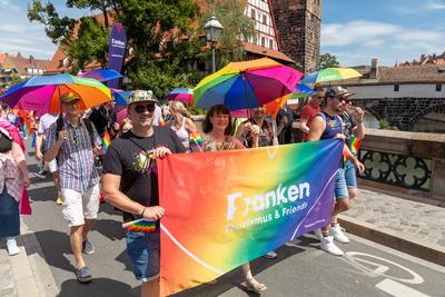 Reportage 09.08.2025 Die Demo zum CSD in N?rnberg am Samstag durch die N?rnberger Innenstadt mit rund 20 000 Besucher, Motto: Nie mehr still!, super Wetter, super Stimmung, alles friedlich-stock-foto
