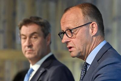 v.li: Markus SOEDER (Ministerpraesident Bayern und CSU Vorsitzender), Friedrich MERZ (CDU Vorsitzender), Pressekonferenz-stock-foto