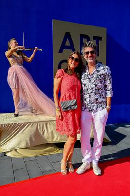 GRAND OPENING - FELIX BLUME IM ART CUBE - RTL Versicherungsmakler Patrick Hufen mit seiner Frau Sabine Hufen Hamm Galeri-stock-foto