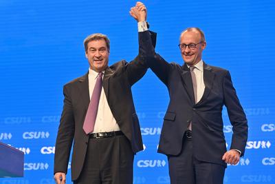 Markus SOEDER (Ministerpraesident Bayern und CSU Vorsitzender),Friedrich MERZ (CDU Vorsitzender) nach seiner Rede,laesst-stock-foto