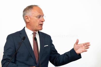 20250811 Pressekonferenz der Innenminister zum Thema Jahresbilanz 2024 zum Kriminalitaetsfeld Sozialleistungsbetrug-stock-foto