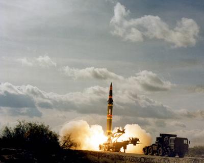 RECORD DATE NOT STATED A Pershing II battlefield support missile is fired from an erector/launcher vehicle on McGregor R-stock-foto