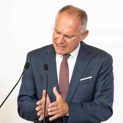 20250811 Pressekonferenz der Innenminister zum Thema Jahresbilanz 2024 zum Kriminalitaetsfeld Sozialleistungsbetrug-stock-foto