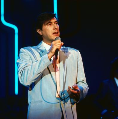 Bryan Ferry Bryan Ferry, britischer S?nger und Songschreiber bei einem Fernsehauftritt in Deutschland, 1981., Deutschlan-stock-foto