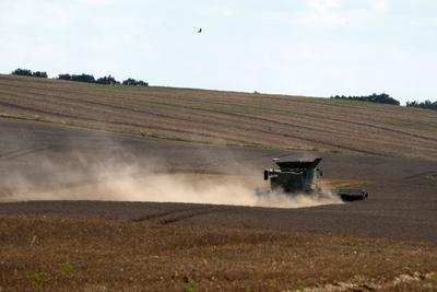 Uckermark GER, Deutschland, 20250810,Uckermark, M?hdrescher *** Uckermark GER, Germany, 20250810,Uckermark, combine harv-stock-foto
