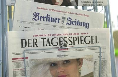 Bildnummer: 56938661  Datum: 22.05.2003  Copyright: imago/teutopressFeature / Symbol: Neuordnung des Berliner Zeitungsmarktes 05/03 teu Medien Zeitung Zeitungen Tageszeitung Tageszeitungen Zeitungsmarkt Berlin Presse Tagespresse Holtzbrinck Gruner + Jahr Verlag Verlage Zeitungsverlag Zeitungsverlage Presseverlag Presseverlage Verlagshaus Verlagsh?user Verkauf verkaufen Kauf kaufen Verlust Verlustgesch?ft unrentabel ?bernahme Streit Titel Titelblatt Titelbl?tter Titelseite Titelseiten Ausgaben vom 22. Mai 2003 22.05.2003 Der Tagesspiegel Berliner Zeitung quer Wirtschaft xmk x0x 2003 quer  56938661 Date 22 05 2003 Copyright Imago  Feature symbol Reorganization the Berlin  05 03 TEU Media Newspaper Newspapers Daily Daily newspapers Newspaper market Berlin Press Daily press Holtzbrinck Gruner + Year Verlag Publishers Newspaper publisher Newspaper publishers   Publishing house Publishing houses Sale sell Purchase Purchase Loss Loss of business unprofitable Takeover Dispute Title Title page Front pages Front page Front pages Expenditure of 22 May 2003 22 05 2003 the Tagesspiegel Berlin Newspaper horizontal Economy xmk x0x 2003 horizontal-stock-foto