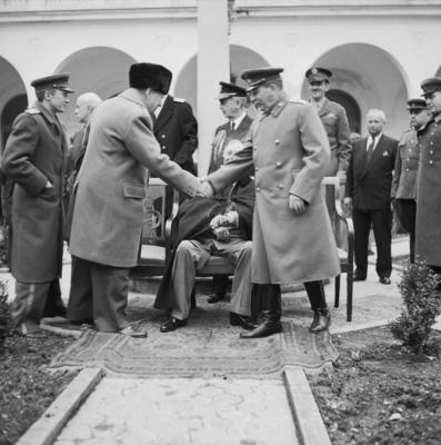 Winston Churchill greets Joseph Stalin with President Roosevelt outside the Livadia Palace during the Yalta Conference,-stock-foto