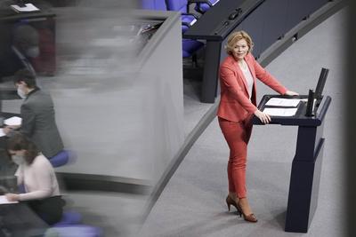 11. Bundestagssitzung und Debatte in Berlin Aktuell,13.01.2022 Berlin, Julia Kloeckner von der Partei CDU/CSU im Portra-stock-foto