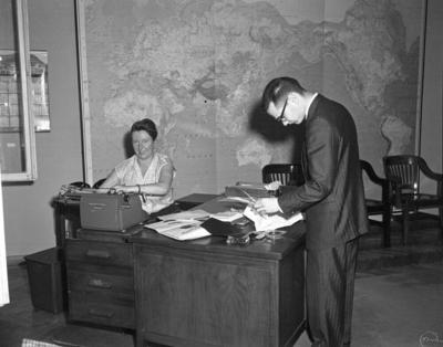Trip to Europe: Arrival in Vienna, Austria 10:50AM; White House Army Signal Agency (WHASA) staff in Vienna. An unidentif-stock-foto