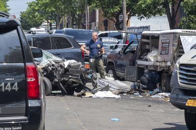 Three people are dead after a car crashed in queens, new york, usa - 12 aug 2025-stock-foto