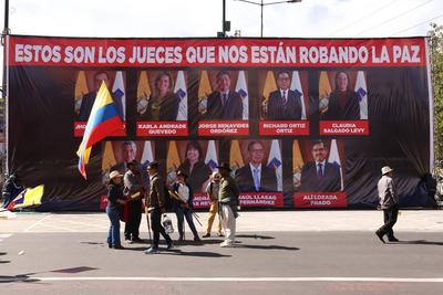 MARCHA CONTRA LA CORTE CONSTITUCIONAL-stock-foto