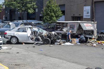 Three people are dead after a car crashed in queens, new york, usa - 12 aug 2025-stock-foto
