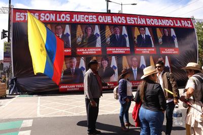 MARCHA CONTRA LA CORTE CONSTITUCIONAL-stock-foto