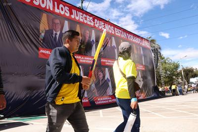 MARCHA CONTRA LA CORTE CONSTITUCIONAL-stock-foto