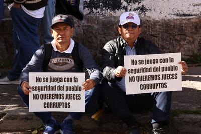 MARCHA CONTRA LA CORTE CONSTITUCIONAL-stock-foto