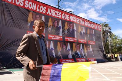 MARCHA CONTRA LA CORTE CONSTITUCIONAL-stock-foto