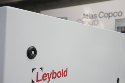 Arbeitsministerin Baerbel Bas besucht mit SPD OB Kandidat Burmester die Firma Leybold in Koeln-stock-foto