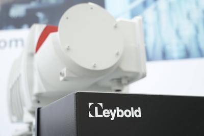 Arbeitsministerin Baerbel Bas besucht mit SPD OB Kandidat Burmester die Firma Leybold in Koeln-stock-foto