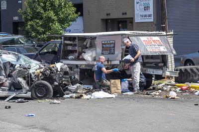 Three people are dead after a car crashed in queens, new york, usa - 12 aug 2025-stock-foto