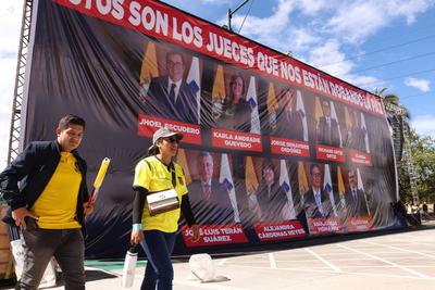 MARCHA CONTRA LA CORTE CONSTITUCIONAL-stock-foto