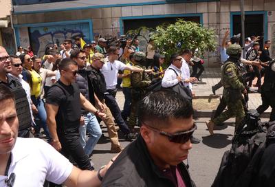 MARCHA CONTRA LA CORTE CONSTITUCIONAL-stock-foto
