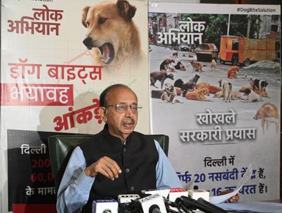 BJP Leader Vijay Goel Address Press Conference Regarding Stray Dogs Issue-stock-foto