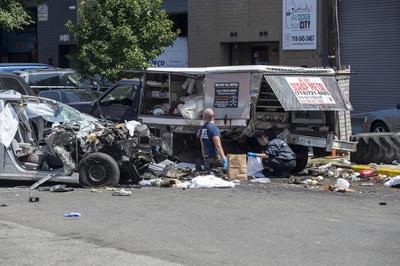 Three people are dead after a car crashed in queens, new york, usa - 12 aug 2025-stock-foto