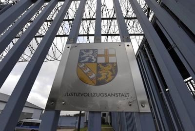 Besuch in der Justizvollzugsanstalt JVA in Ottweiler am Donnerstag 27 01 2011 Im Bild das Eing-stock-foto