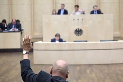 Plenarsitzung des Bundesrates in Berlin am 17.06.2016. Der Bundesrat hat seit 2000 seinen Sitz im Preussischen Herrenha-stock-foto