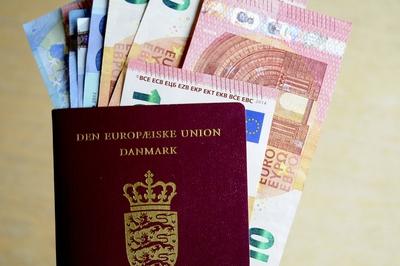 07 September 2016 Travel decuments Euro zone money and danish par or danish european passport in Co-stock-foto