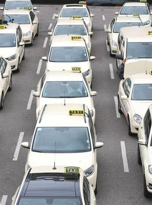 Taxi Schlange in Hamburg 20 05 2016-stock-foto