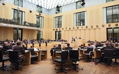 Plenarsitzung des Bundesrates in Berlin am 17.06.2016. Der Bundesrat hat seit 2000 seinen Sitz im Preussischen Herrenha-stock-foto
