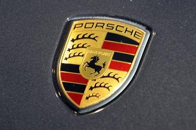 Bildnummer: 53626678  Datum: 25.11.2009  Copyright: imago/Sven SimonPorsche Logo, Wappen, Signe Bilanzpressekonferenz Porsche Automobil Holding SE am 25.11.2009. Wirtschaft Objekte Porsche kbdig xdp 2009 quer Wirtschaft Economy Automobilindustrie Automobile, Porsche SE, o0 FreistellerBildnummer 53626678 Date 25 11 2009 Copyright Imago Sven Simon Porsche emblem Coat of arms Signe press briefing on annual results Porsche Automobile Holding SE at 25 11 2009 Economy Objects Porsche Kbdig XDP 2009 horizontal Economy Economy car industry Automobiles Porsche SE o0 cut out-stock-foto