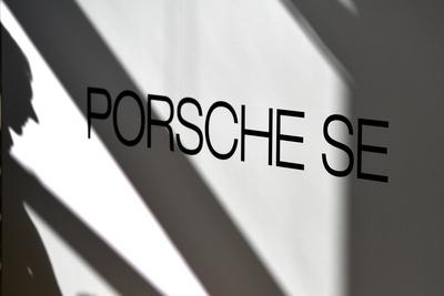 Auch VW-Holding Porsche SE verschiebt Hauptversammlung wegen Coronavirus Pandemie. Archivfoto; Randmotiv-Licht und Schat-stock-foto