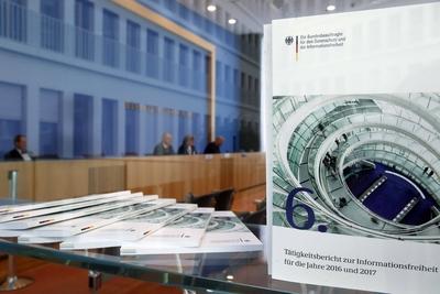 Taetigkeitsbericht Informationsfreiheit-stock-foto
