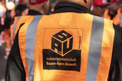Warnstreik der IG Bau in D?sseldorf. 23.05.2024, EU, DEU, Deutschland, Nordrhein-Westfalen, D?sseldorf: Warnstreik der I-stock-foto