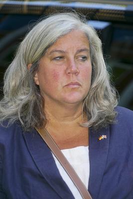 cntv Heidi Alexander, Verkehrsministerin von Gro?britannien vor einem autonom fahrenden ID. Buzz AD von Volkswagen 13.August 2025 in Hamburg Das Bundesministerium f?r Verkehr f?rdert das Hamburger Projekt ALIKE Autonomes Fahren im OEPNV Ziel des Projekts ist die Erprobung eines autonomen Ridepooling-Dienstes mit vollautomatisierten Shuttles als Ergaenzung zum ?ffentlichen Nahverkehr Hamburg Deutschland *** cntv Heidi Alexander, UK Transport Minister in front of an autonomous ID Buzz AD from Volkswagen 13 August 2025 in Hamburg The Federal Ministry of Transport is funding the Hamburg project ALIKE Autonomous Driving in Public Transport The aim of the project is to test an autonomous ridepooling service with fully automated shuttles as a-stock-foto