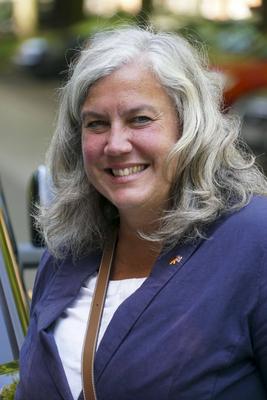 cntv Heidi Alexander, Verkehrsministerin von Gro?britannien vor einem autonom fahrenden ID. Buzz AD von Volkswagen 13.August 2025 in Hamburg Das Bundesministerium f?r Verkehr f?rdert das Hamburger Projekt ALIKE Autonomes Fahren im OEPNV Ziel des Projekts ist die Erprobung eines autonomen Ridepooling-Dienstes mit vollautomatisierten Shuttles als Ergaenzung zum ?ffentlichen Nahverkehr Hamburg Deutschland *** cntv Heidi Alexander, UK Transport Minister in front of an autonomous ID Buzz AD from Volkswagen 13 August 2025 in Hamburg The Federal Ministry of Transport is funding the Hamburg project ALIKE Autonomous Driving in Public Transport The aim of the project is to test an autonomous ridepooling service with fully automated shuttles as a-stock-foto