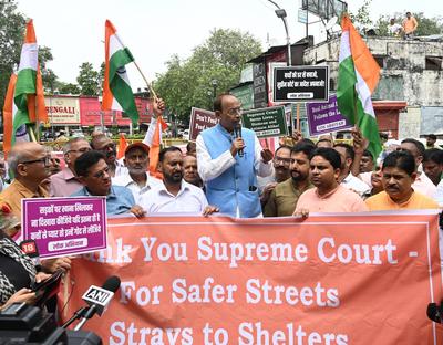 BJP Leader Vijay Goel Leads RWAs Rally Thanks SC For Order On Stray Dogs-stock-foto