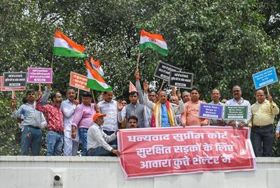 BJP Leader Vijay Goel Leads RWAs Rally Thanks SC For Order On Stray Dogs-stock-foto