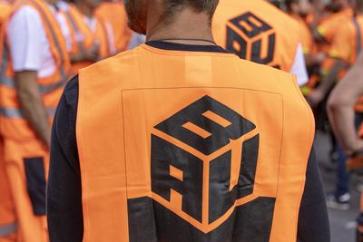 Warnstreik der IG Bau in D?sseldorf. 23.05.2024, EU, DEU, Deutschland, Nordrhein-Westfalen, D?sseldorf: Warnstreik der I-stock-foto