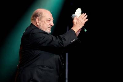 Die Goldene Sonne Preisverleihung Preistr?ger Ralph Siegel auf der B?hne bei der Gala zur Verleihung des Tourismus- und-stock-foto