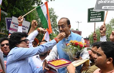 BJP Leader Vijay Goel Leads RWAs Rally Thanks SC For Order On Stray Dogs-stock-foto