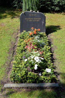 Prominenten Friedhof Hellmuth Karasek - Prominenten Friedhof Europas groester Friedhof - Ohlsdorf - Hamburg - 23.07.2017-stock-foto