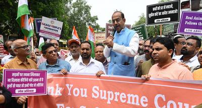 BJP Leader Vijay Goel Leads RWAs Rally Thanks SC For Order On Stray Dogs-stock-foto