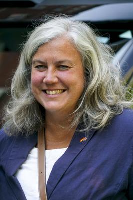 cntv Heidi Alexander, Verkehrsministerin von Gro?britannien vor einem autonom fahrenden ID. Buzz AD von Volkswagen 13.August 2025 in Hamburg Das Bundesministerium f?r Verkehr f?rdert das Hamburger Projekt ALIKE Autonomes Fahren im OEPNV Ziel des Projekts ist die Erprobung eines autonomen Ridepooling-Dienstes mit vollautomatisierten Shuttles als Ergaenzung zum ?ffentlichen Nahverkehr Hamburg Deutschland *** cntv Heidi Alexander, UK Transport Minister in front of an autonomous ID Buzz AD from Volkswagen 13 August 2025 in Hamburg The Federal Ministry of Transport is funding the Hamburg project ALIKE Autonomous Driving in Public Transport The aim of the project is to test an autonomous ridepooling service with fully automated shuttles as a-stock-foto