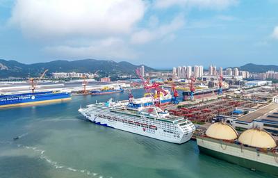 Luxury Cruise Ship Dream-stock-foto